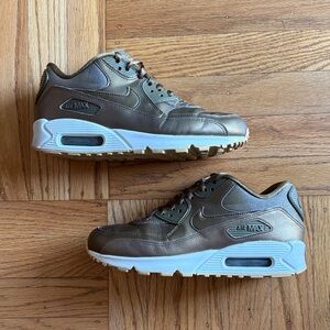 Nike Air Max Women’s Sneakers - Metallic Bronze 🤩